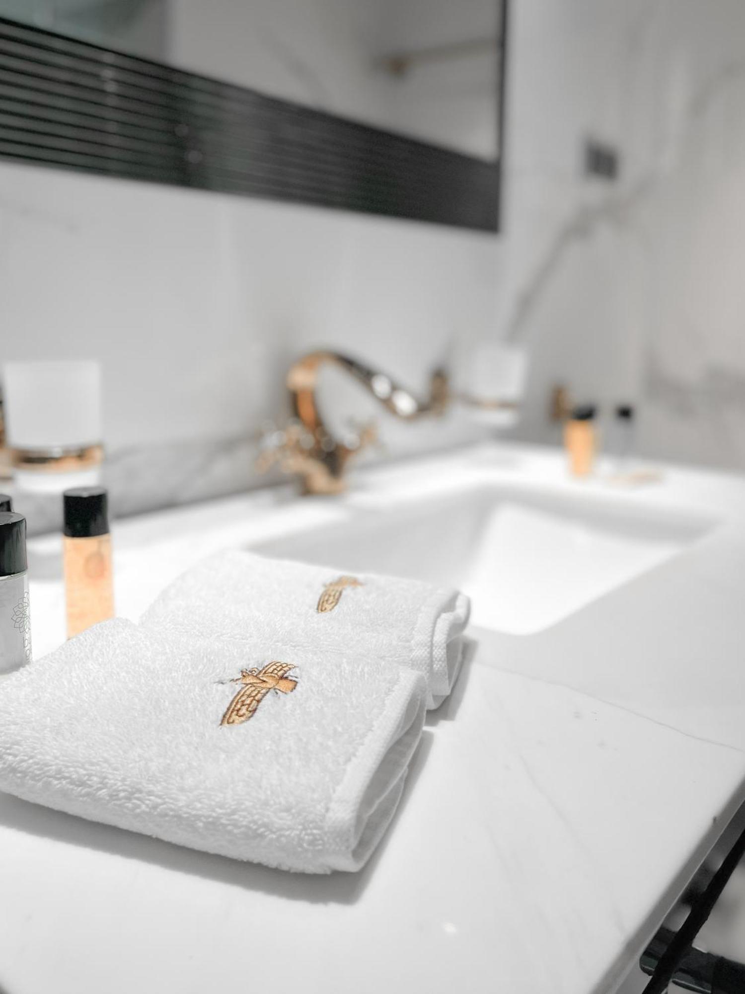 Anahita Boutique Hotel مالقة المظهر الخارجي الصورة
